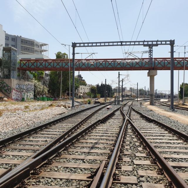 Υπογράφτηκε η σύμβαση για την αναβάθμιση της σιδηροδρομικής σύνδεσης Λάρισας – Βόλου