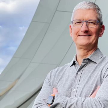 Μεγάλη μείωση στις απολαβές του CEO της Apple