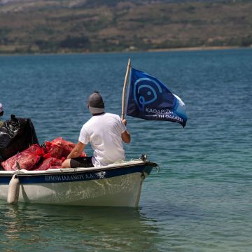 COSMOTE και Εναλεία για μια Μεσόγειο χωρίς πλαστικά