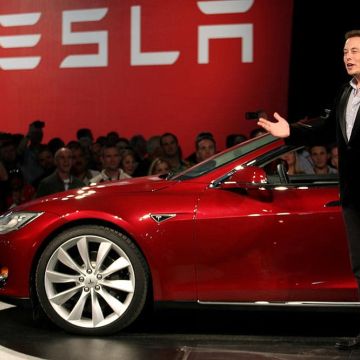 Νέες πωλήσεις μετοχών της Tesla από τον Musk