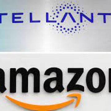 Amazon: Συνεργασία με Stellantis για «έξυπνα» αυτοκίνητα και ηλεκτρικά φορτηγά