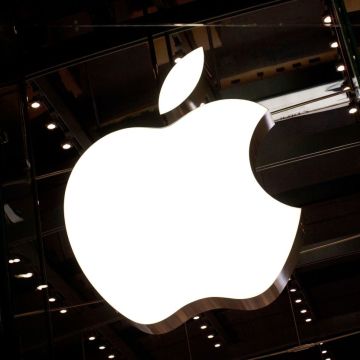 Η ΕΕ απειλεί με πρόστιμο την Apple