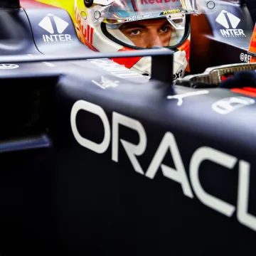 Oracle και Red Bull Racing τρέχουν στη F1